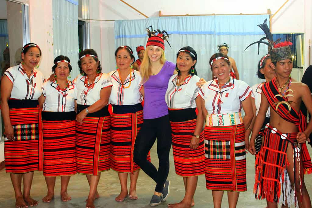 Learning-traditional-Filipino-dance