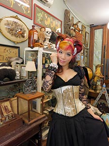 oddities-new-york-tv-show-la-carmina-discovery-channel